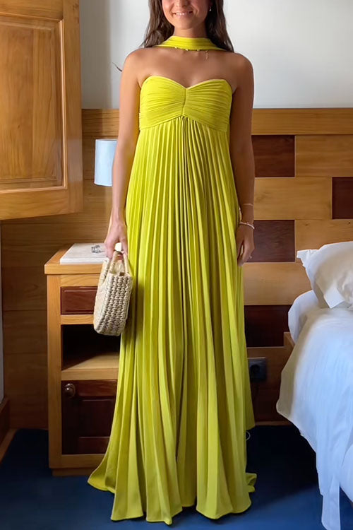 Katrina – Maxikleid mit schulterfreiem Design, Schnürung und plissiertem Rock