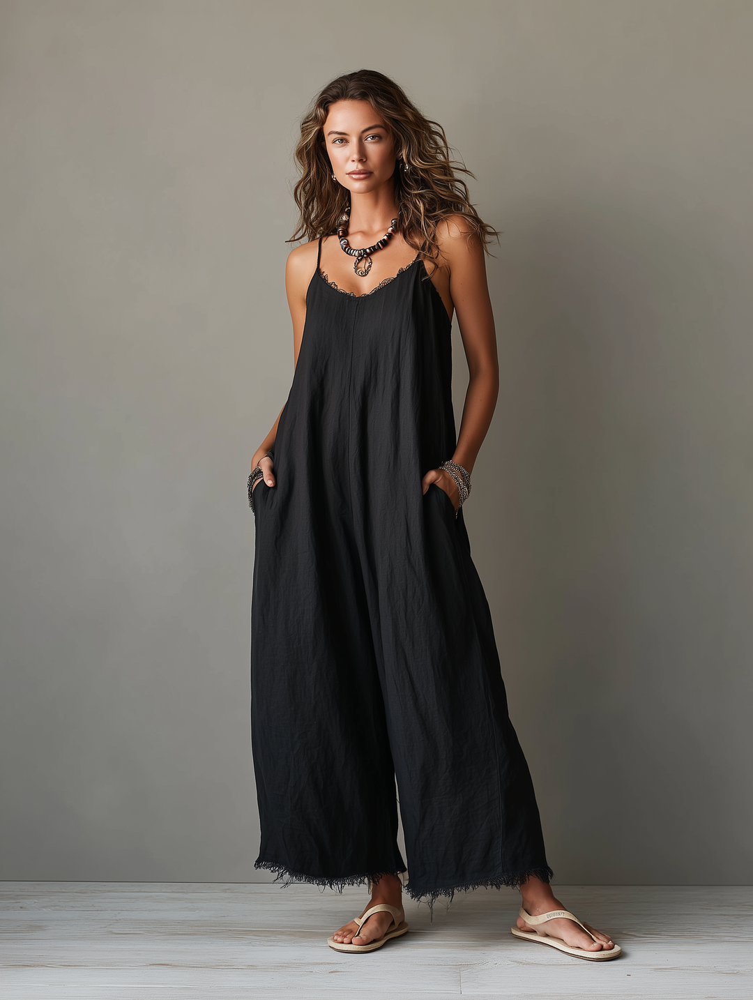 Pascale | Minimalistische Leinen-Latzhose für Frauen