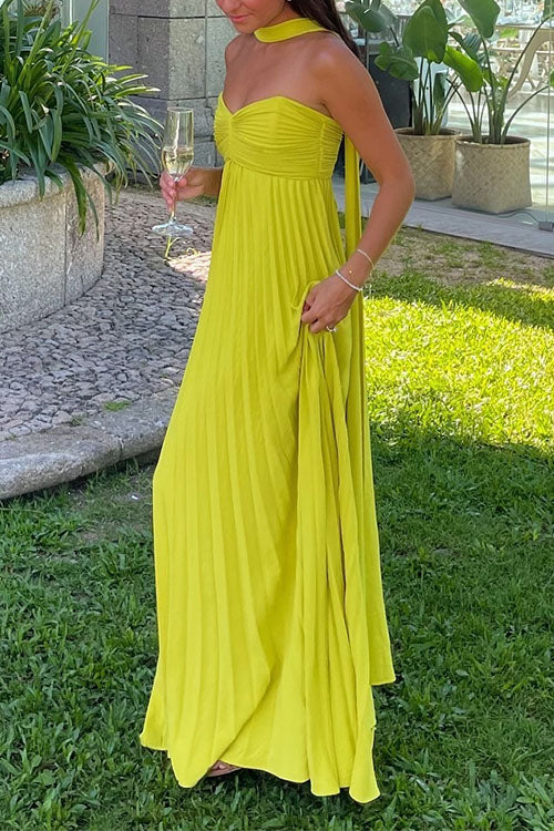 Katrina – Maxikleid mit schulterfreiem Design, Schnürung und plissiertem Rock