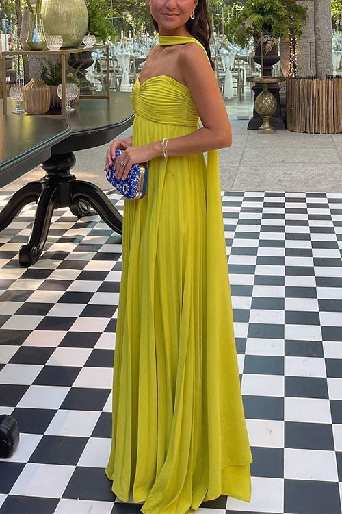 Katrina – Maxikleid mit schulterfreiem Design, Schnürung und plissiertem Rock