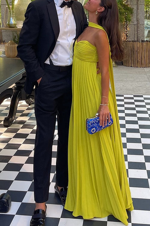 Katrina – Maxikleid mit schulterfreiem Design, Schnürung und plissiertem Rock