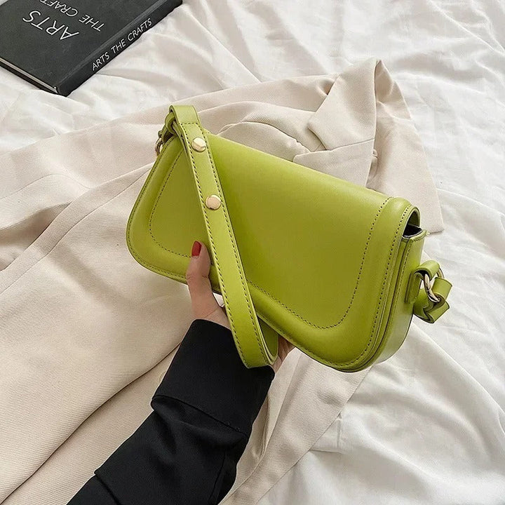 Cadence Wavy Flap Vegane Lederhandtasche