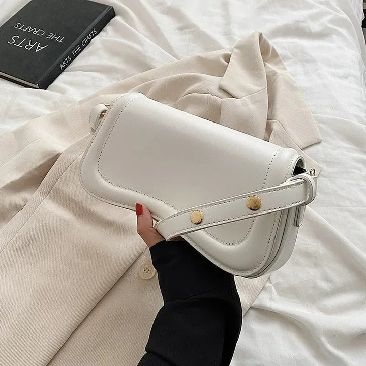 Cadence Wavy Flap Vegane Lederhandtasche