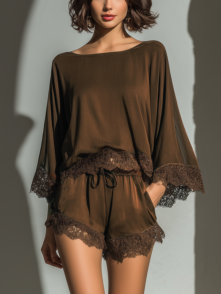 Alice - Top &amp; Shorts Set aus Schokoladensatin mit Bootsausschnitt