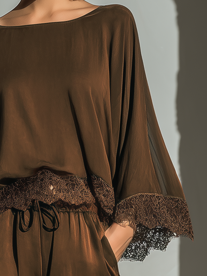 Alice - Top &amp; Shorts Set aus Schokoladensatin mit Bootsausschnitt
