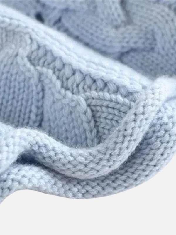 Camilla | Verschnörkelter Kabelstrickpullover mit Rollkragen