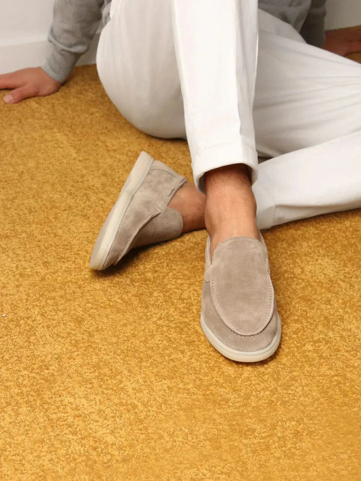 Klassischer Wildleder Loafer Hellgrau