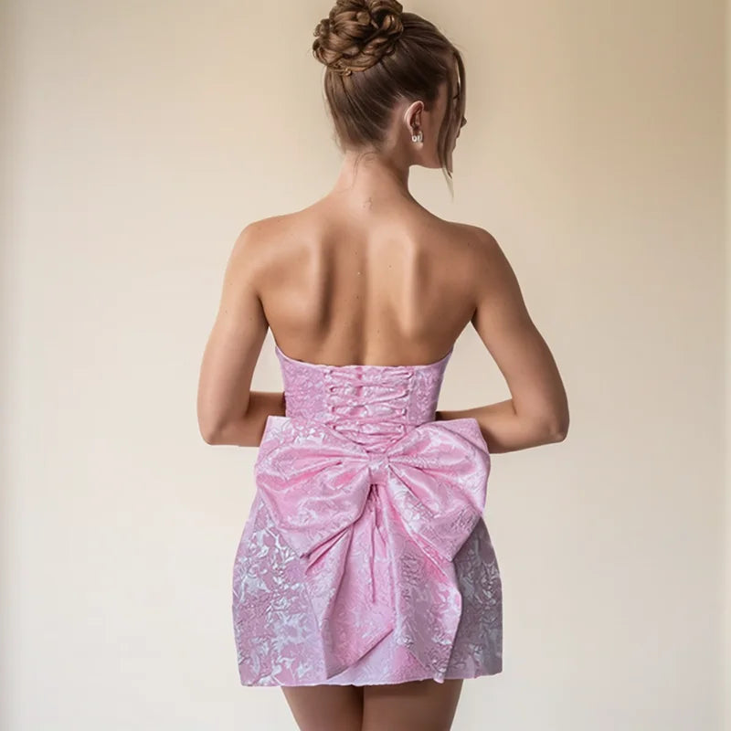 Avy - Atemberaubendes Mini-Kleid mit Schleife