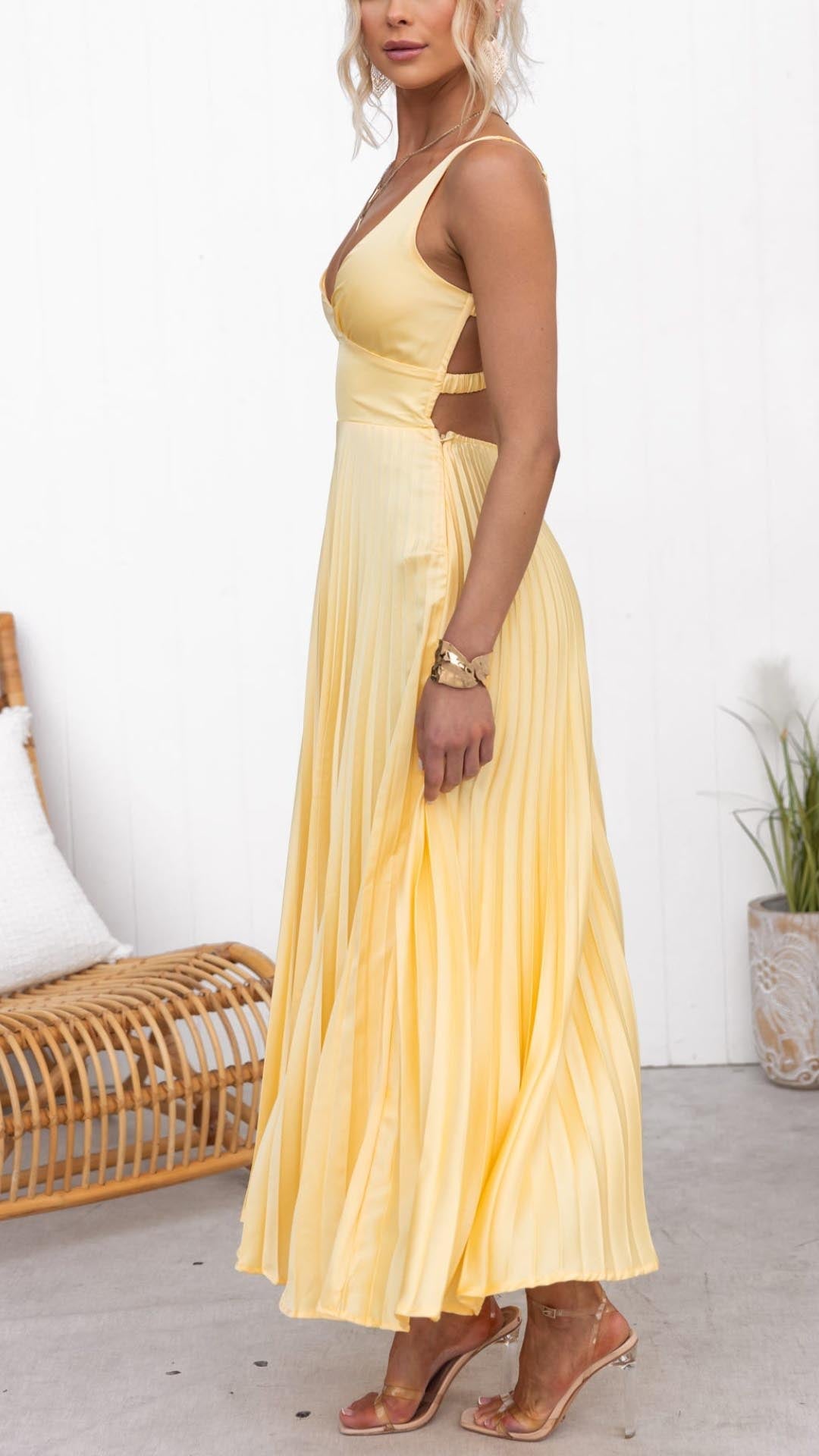 Aby - Gelbes Plissiertes V-Ausschnitt Maxikleid