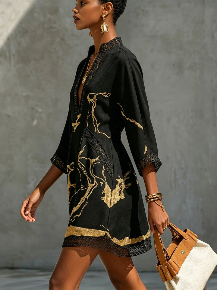 Brigitte | Mini Schwarz Kleid mit goldenem Marmorprint und Häkelspitze
