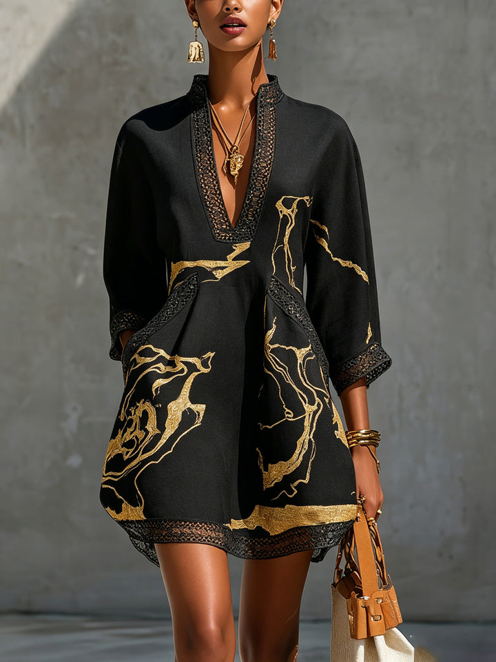 Brigitte | Mini Schwarz Kleid mit goldenem Marmorprint und Häkelspitze