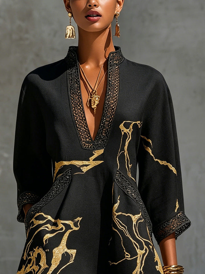 Brigitte | Mini Schwarz Kleid mit goldenem Marmorprint und Häkelspitze