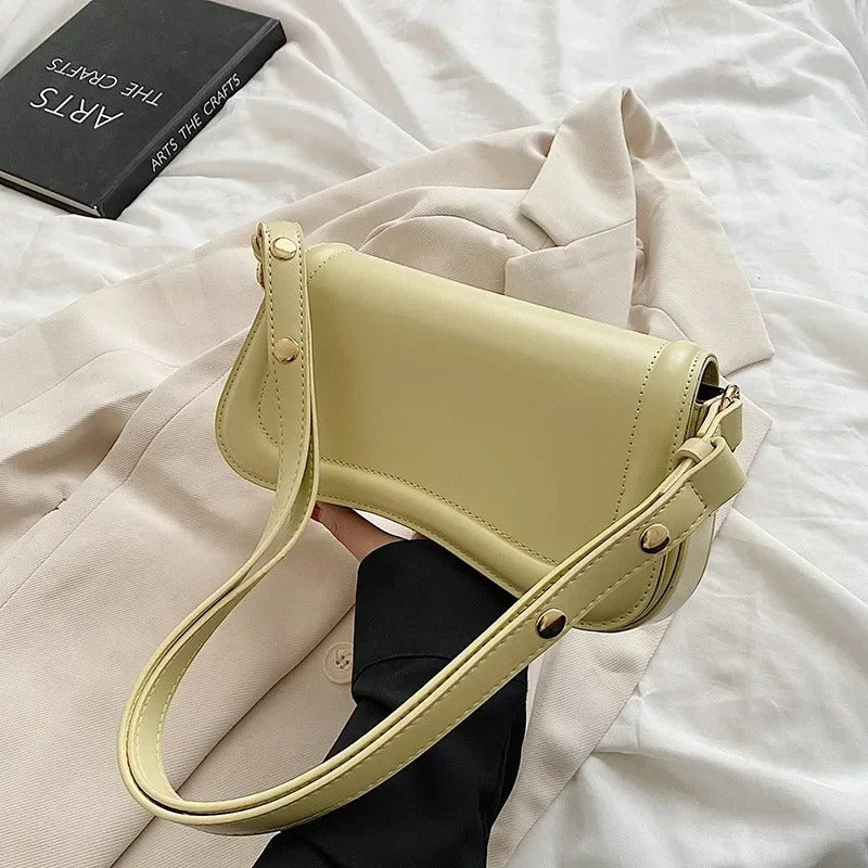 Cadence Wavy Flap Vegane Lederhandtasche