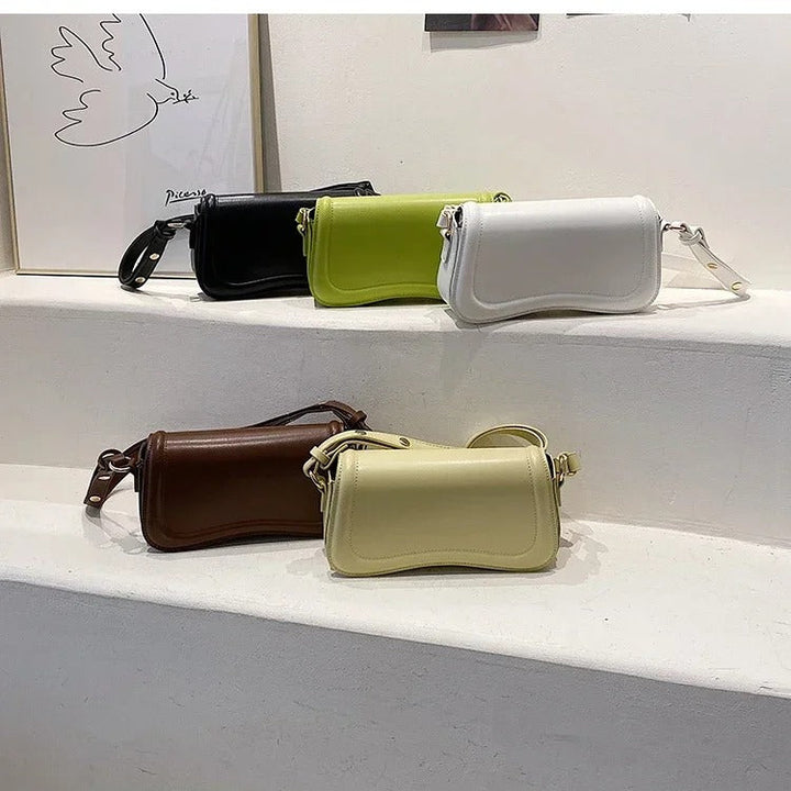 Cadence Wavy Flap Vegane Lederhandtasche