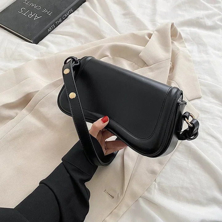 Cadence Wavy Flap Vegane Lederhandtasche